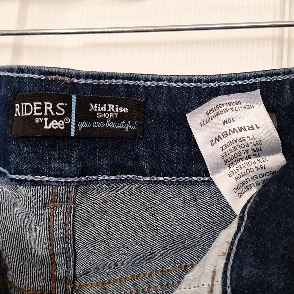 riders by lee mid rise medium wash modest knee length shorts sz 10 - Picture 3 of 5
